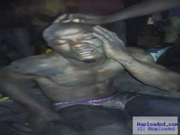 Photo : Police Rescues Rice And Noodles Thief From Mob Beatings